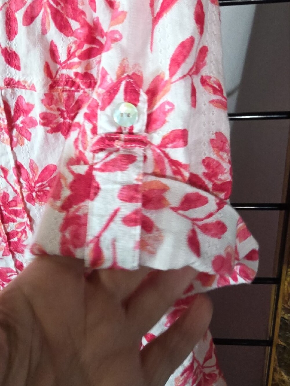 Relaxed Pink Floral Button-Front Women's Shirt - Picture 4 of 8